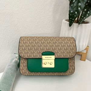 Michael Kors Sloan Editor MD Flap Messenger